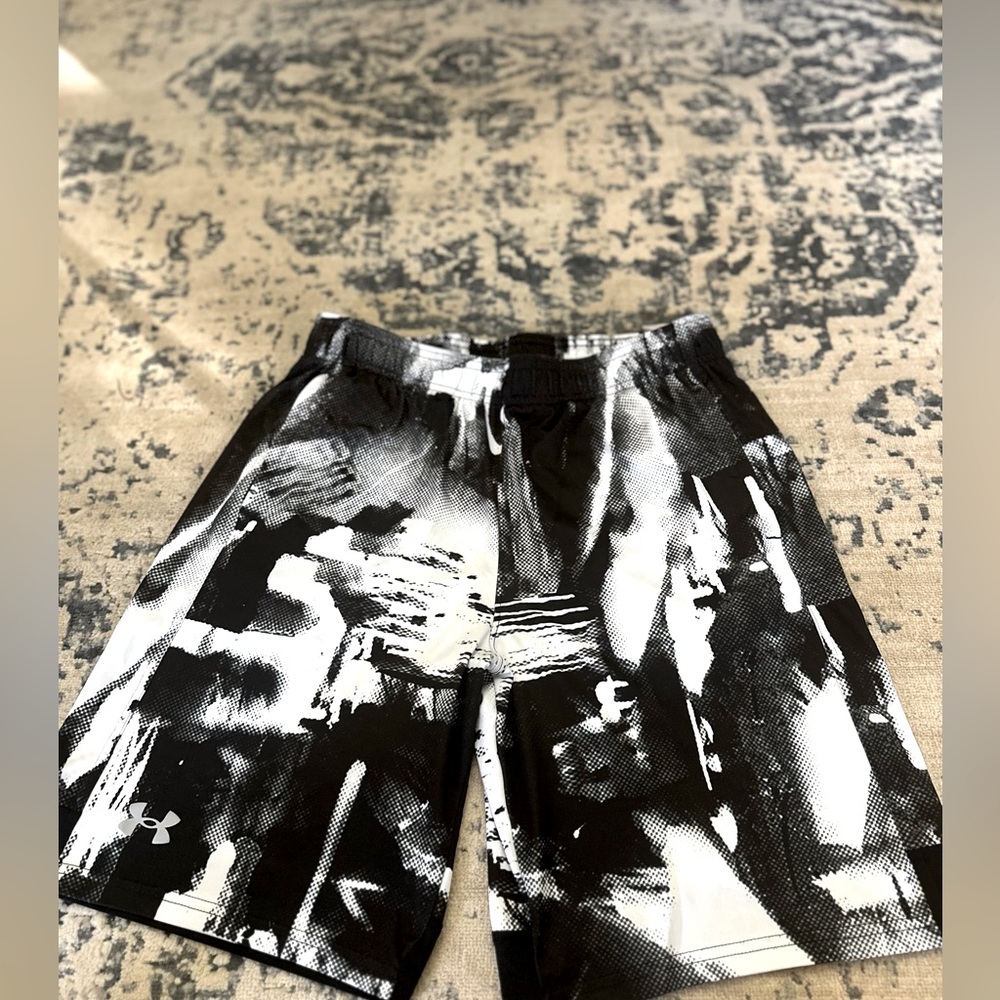 Under Armour Boys Shorts; Youth XL